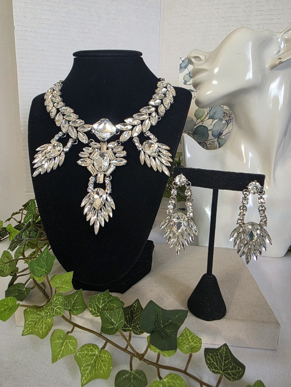 Silver Tone Clear Crystal Choker Necklace & Dangle Earrings Jewelry Set